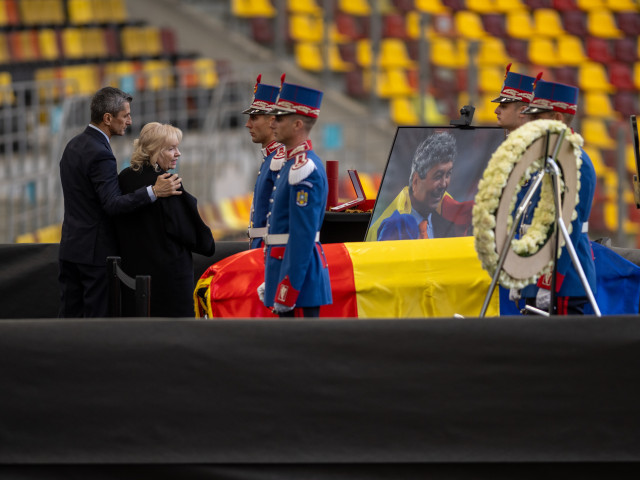 Mircea Lucescu, omagiat la București: Vedete și mulțimi la Arena Națională