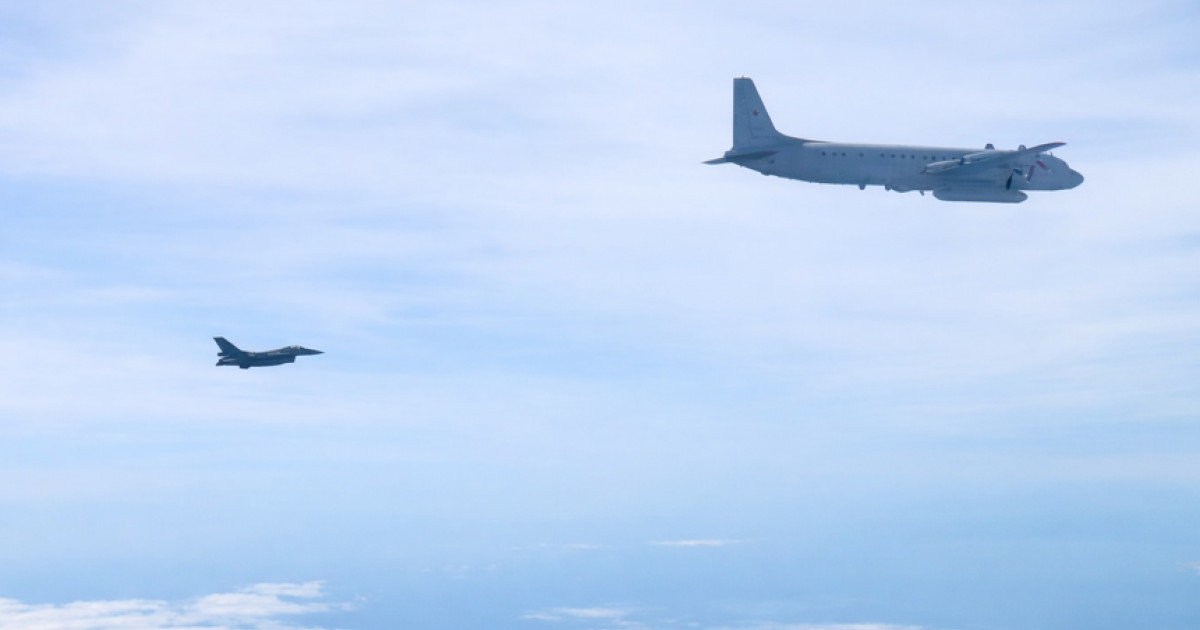 Piloții români, misiune RISCANTĂ: Au interceptat avion spion rusesc lângă Lituania