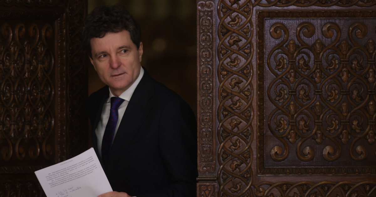 Nicușor Dan atacă la CCR legea guvernanței corporative a companiilor de stat Președintele României, Nicușor Dan, a sesizat Curtea Constituțională a României (CCR) cu privire la legea de aprobare a OUG nr