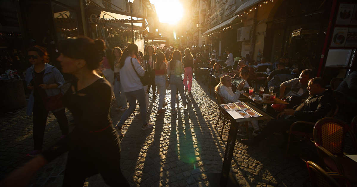 Românii, sacrificați de scumpiri: Ce nu-și mai permit cetățenii? Sociolog: Crește anxietatea