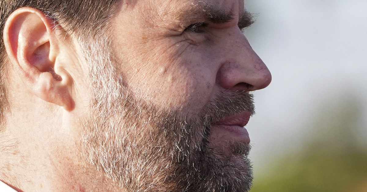 Cine e JD Vance, trimisul lui Trump la Teheran, sfidând un avertisment