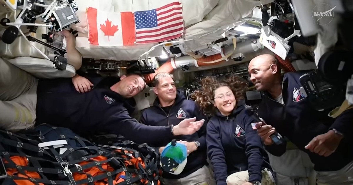 Artemis 2: Cei patru astronauți ajung astăzi la Lună