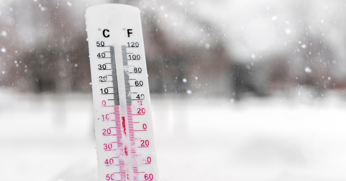 Vremea se răcește brusc în România: Ninsori la munte, vânt puternic. Cât scad temperaturile