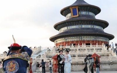 Cremă de hemoroizi, ofrandă bizară pentru strămoși: Tinerii Chinezi, surprinși