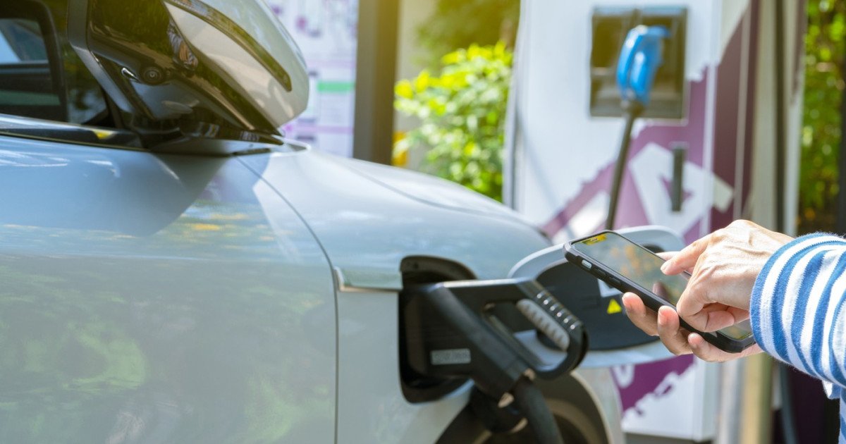 Criza energetică accelerează trecerea la mașinile electrice second-hand în Europa Prețurile în creștere ale combustibililor, exacerbate de războiul din Ucraina, au transformat piața auto europeană