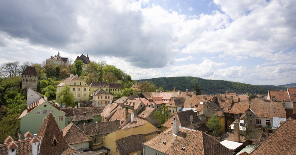 Ministerul Economiei lansează selecția pentru „Best Tourism Villages” Ministerul Economiei, Digitalizării, Antreprenoriatului și Turismului (MEDAT) a anunțat lansarea selecției pentru localitățile din România care vor putea reprezenta țara în competiția internațională „Best Tourism Villages”, organizată de UN Tourism