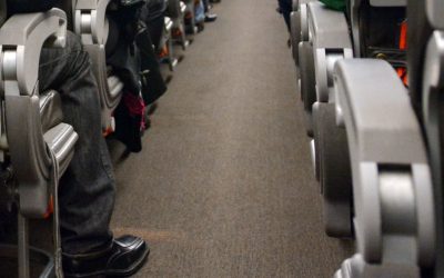 Scandal la Craiova: Pasager dat jos dintr-un avion spre Madrid, după injurii