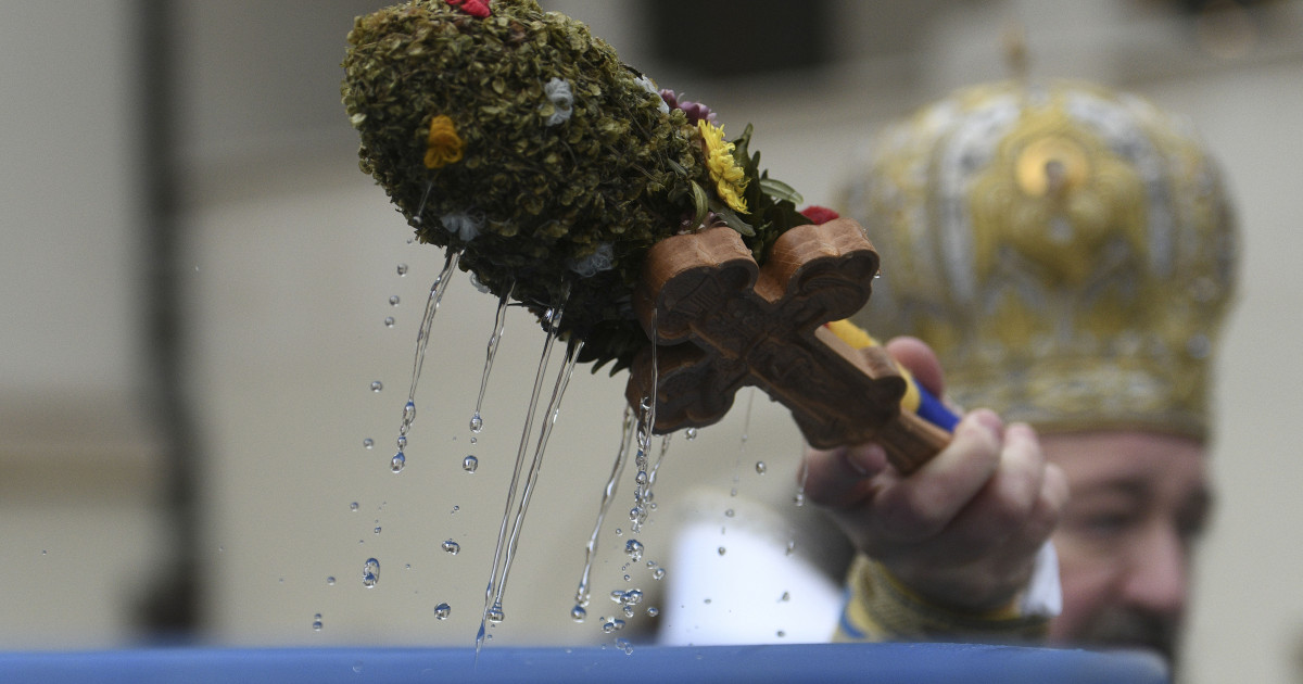 Agheasma Mică în Vinerea Luminată: Cum se consumă corect, spun preoții