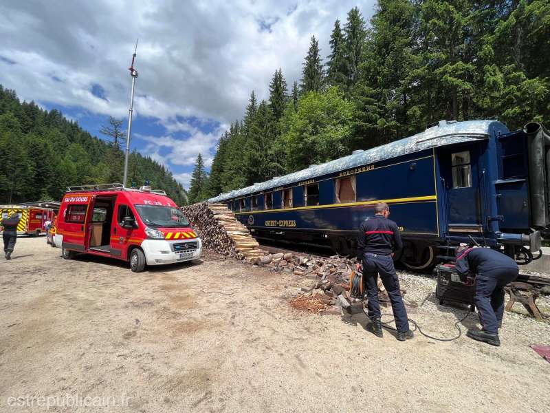 Accident grav în Franța: Tren de mare viteză, izbit de un camion militar