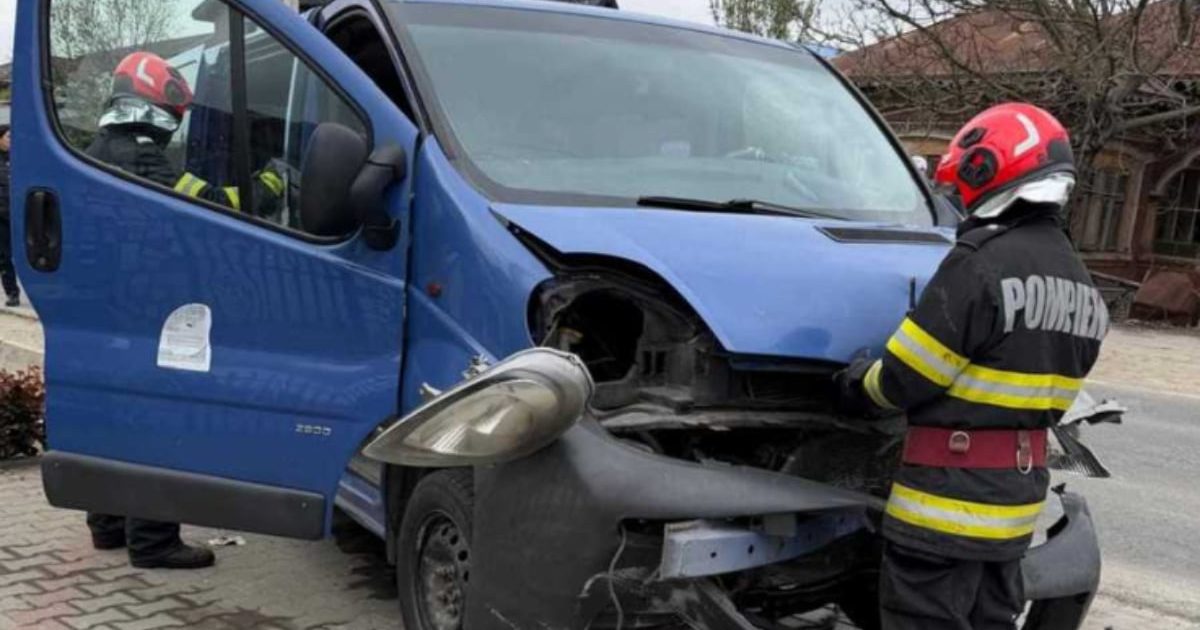 Accident GRAV în Giurgiu: Microbuz și 3 mașini, 5 răniți, Plan Roșu activat