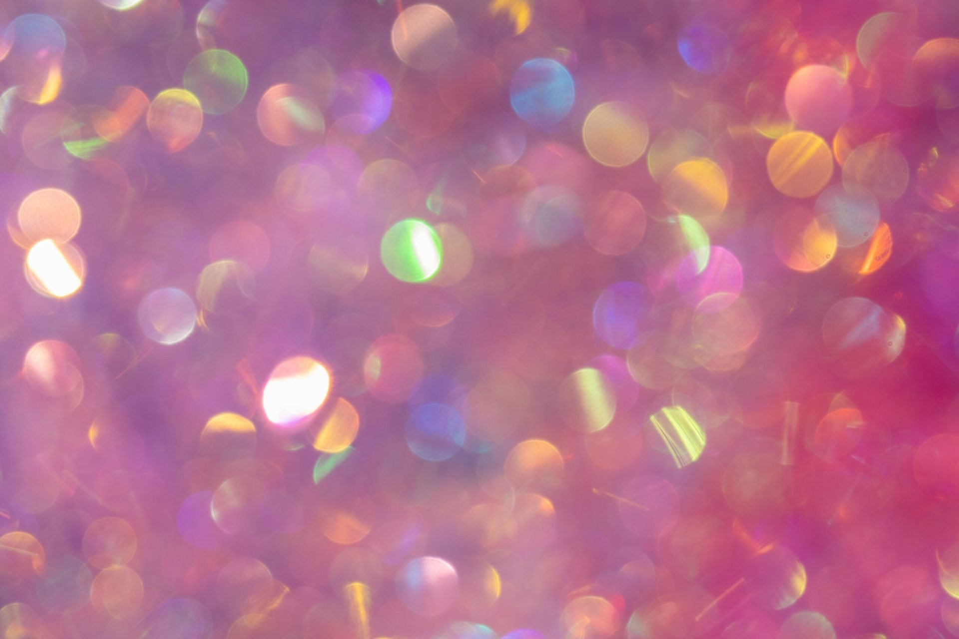 Imagine: Glitterul, omniprezent în lumea modernă, a pornit dintr-o întâmplare tehnică, nu dintr-o strategie de marketing