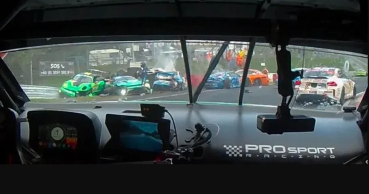 Pilot de curse mort pe Nurburgring: Șase răniți în accidentul teribil