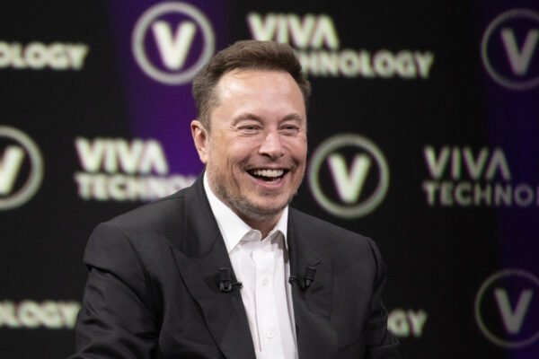 SpaceX se pregătește pentru o ofertă publică inițială masivă Compania de explorare spațială SpaceX, fondată de Elon Musk, se pregătește să intre pe piața publică de capital, inițiativa putând marca una dintre cele mai mari oferte publice inițiale (IPO) din istoria modernă