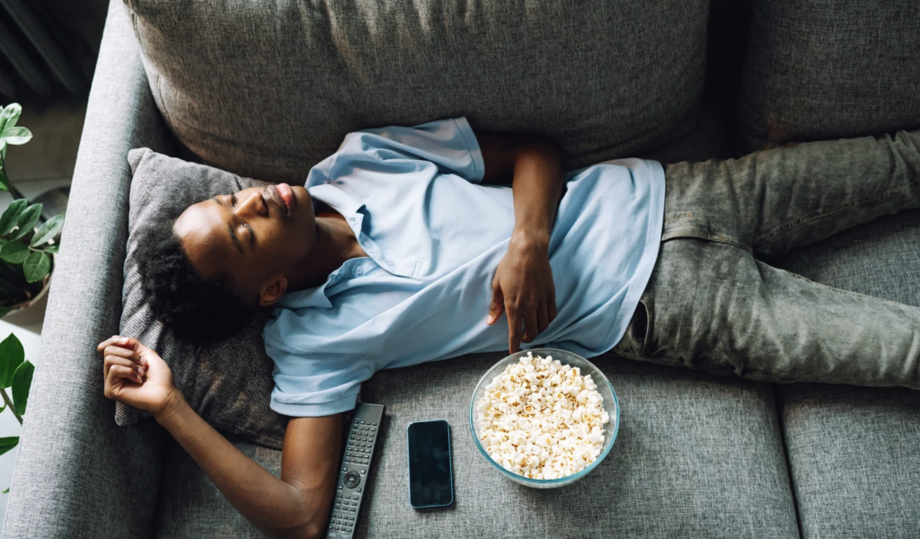 adormitul-la-televizor-1024x681.png - NewsFactor