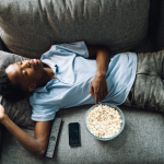 adormitul-la-televizor-1024x681.png - NewsFactor