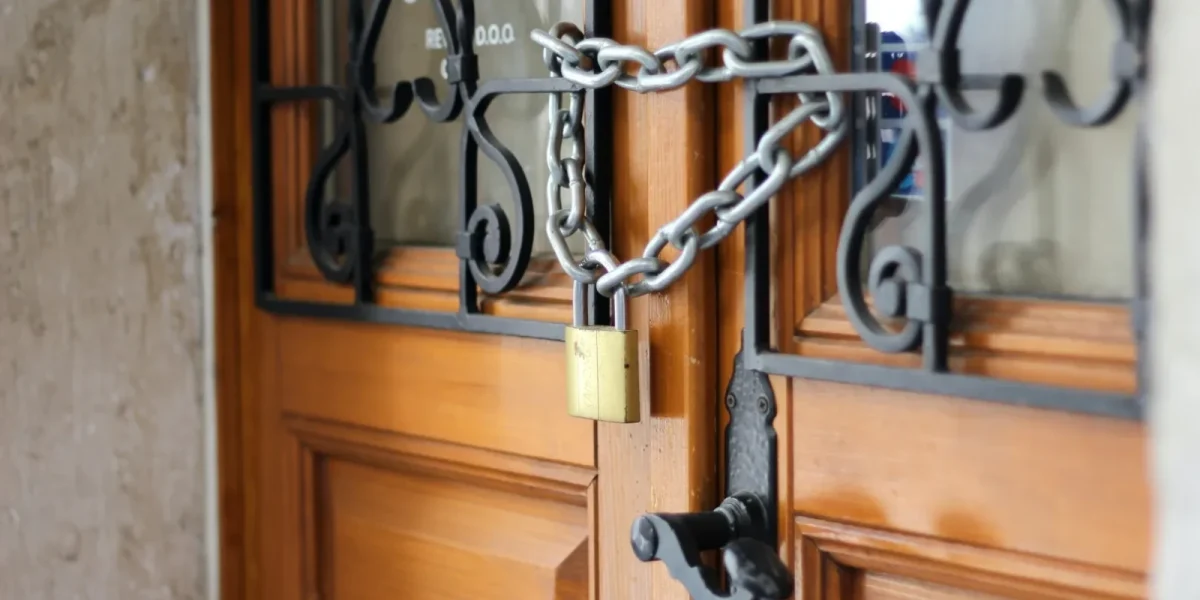 afacere-inchisa-cu-lacat_YfPQq.webp.webp - NewsFactor