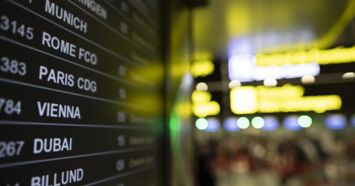 Îngrijorări majore privind combustibilul pentru avioane în Europa: se anunță un sezon estival dificil Criza de combustibil pentru aviație se adâncește în Europa, cu posibilitatea suspendării zborurilor în unele țări, din cauza unor rezerve strategice insuficiente