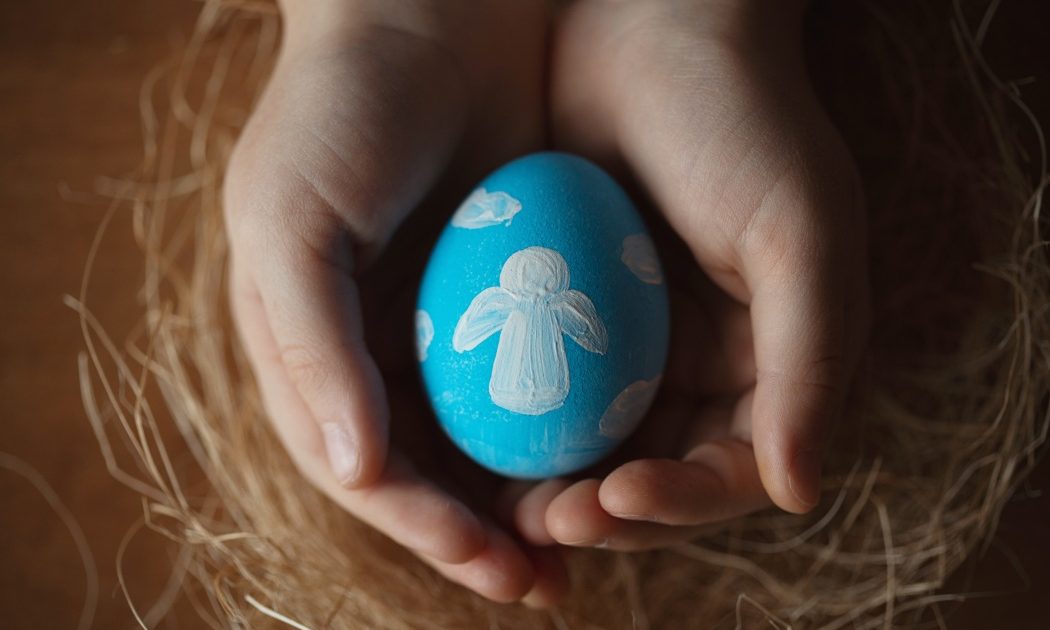 Paște cu sprijin pentru români: Ajutoare de la stat, împărțite prin Biserică