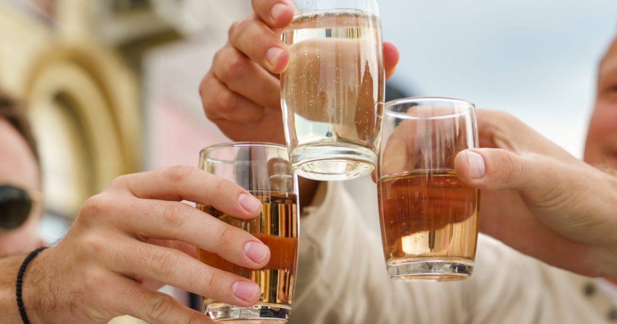 Masa de Paște, sursă de risc. Cum te ferești de probleme în România?