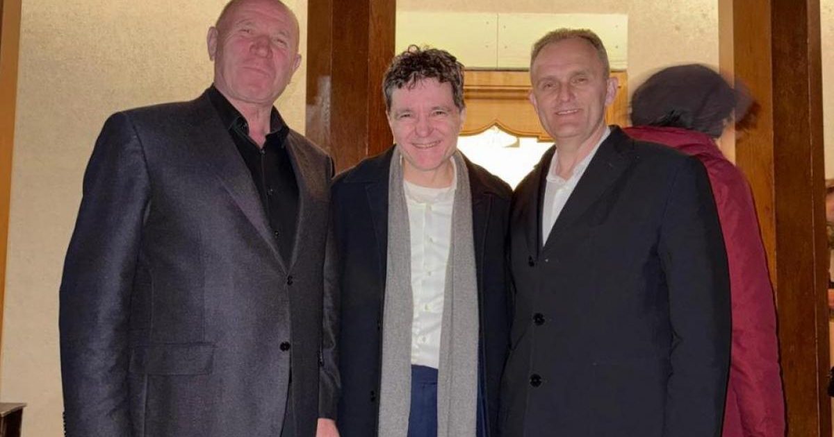 Nicușor Dan, vizită neașteptată în Vinerea Mare: Mănăstirea din Cornu, fief PSD