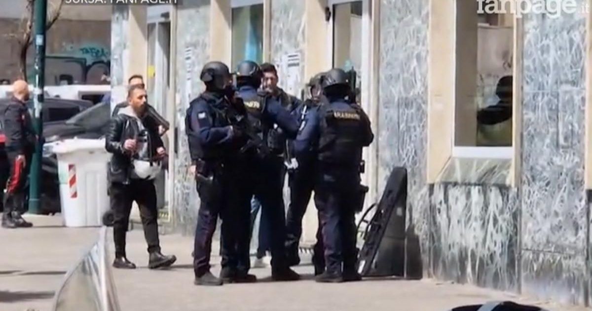 Alertă la Napoli: Jaf cu ostatici într-o bancă. Hoții, de negăsit