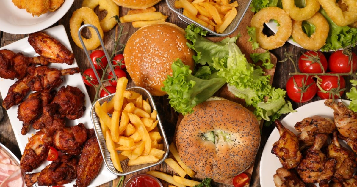 Dieta cu alimente ultraprocesate: Riscul de boli osoase crește, avertizează experții