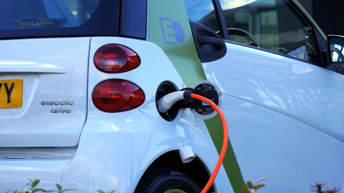 Aeroportul Ocupat: Stații Electrice Noi la Henri Coandă PPC Blue România, parte a grupului PPC, va instala șapte stații de încărcare ultra-rapide pentru vehicule electrice pe Aeroportul Internațional Henri Coandă din București, potrivit unui anunț transmis de agenția Rador