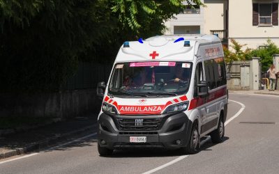 Crimă în Italia: Paramedic, suspectat că a ucis bătrâni cu „bula de aer” în „ambulanța morții”