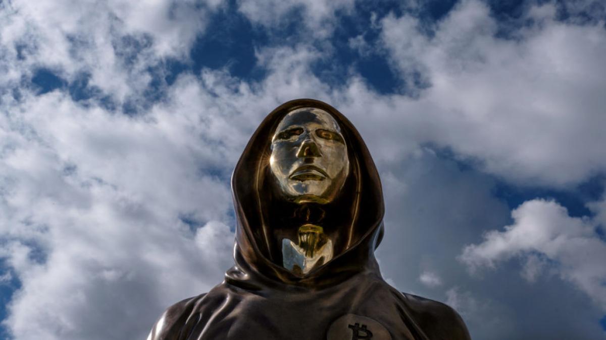 O anchetă amplă a unui jurnalist american ar putea fi pe cale să dezlege misterul identității lui Satoshi Nakamoto, inventatorul Bitcoin, după 17 ani de speculații