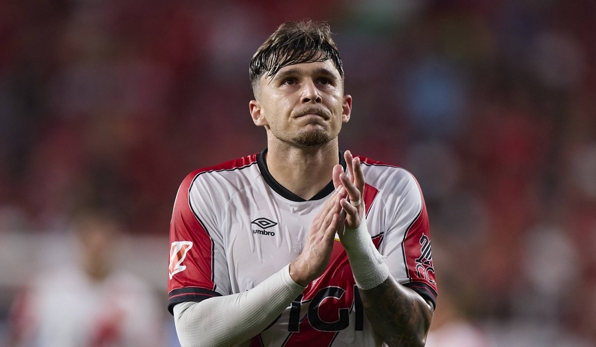 PROBLEME PENTRU ANDREI RAȚIU ÎNAINTE DE DUELUL CU RĂZVAN MARIN ANDREI Rațiu, fundașul naționalei României, se confruntă cu probleme medicale serioase înaintea meciului crucial din Conference League împotriva echipei AEK Atena