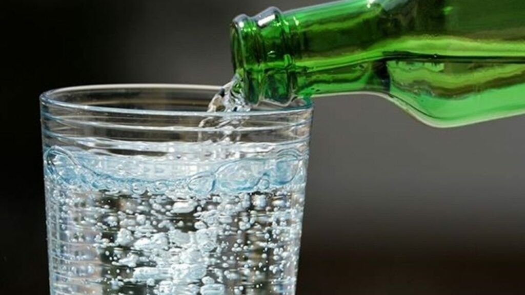 Apa minerală: Pericol ascuns pentru sănătate? Risc crescut de cancer de colon