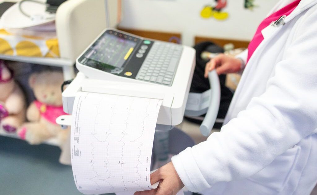 Lovitură pentru sănătate: 60 de cabinete medicale primesc aparatură nouă