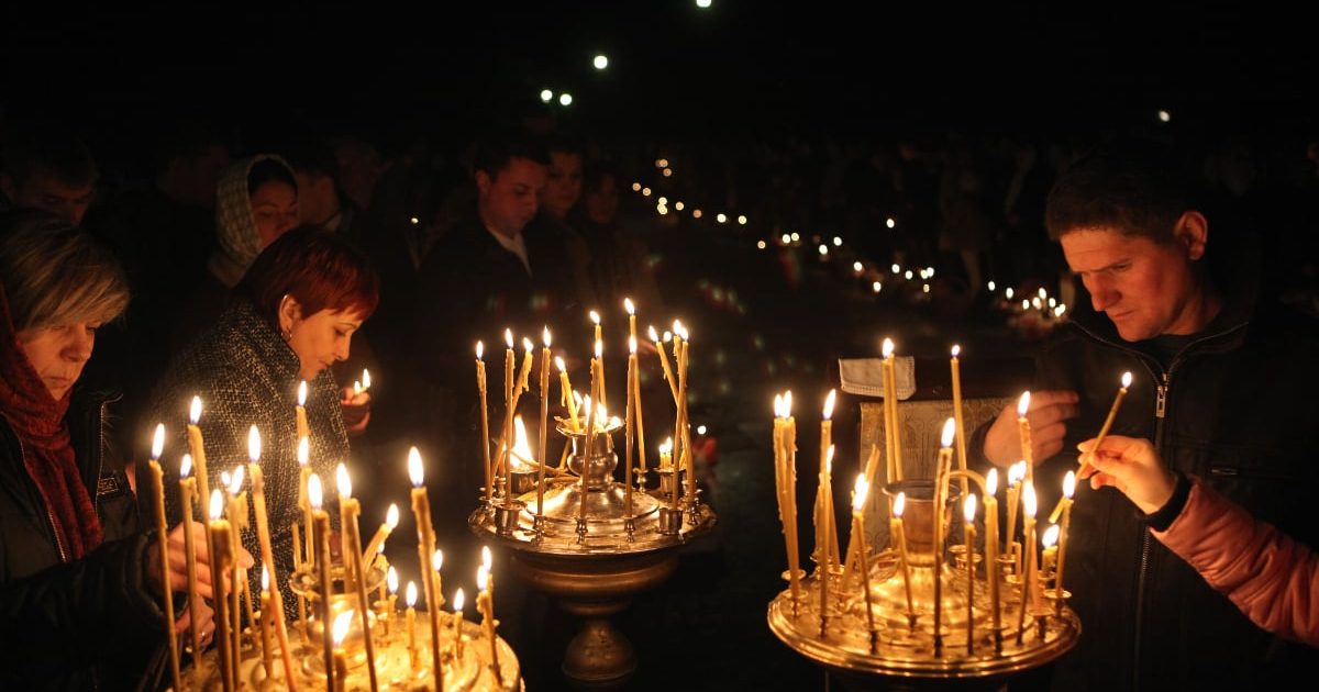 Preotul explică: De ce un pahar de vin NU e pomană