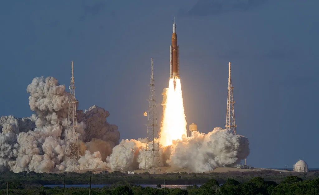 ARTEMIS II, prima misiune cu echipaj uman spre Lună după 54 de ani, a decolat cu succes Agenția Spațială Americană (NASA) a lansat cu succes misiunea ARTEMIS II, primul zbor cu echipaj uman spre Lună din ultimii 54 de ani