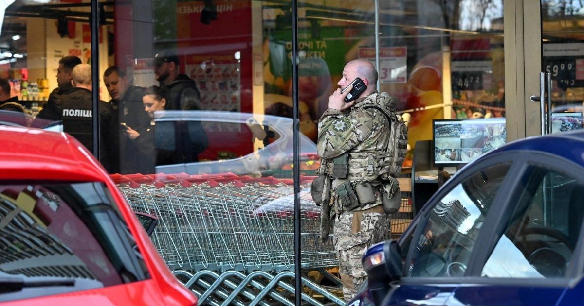 Atac ucigător într-un supermarket din Kiev: Șase morți, atacatorul ucis