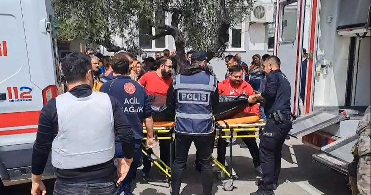 Atac sângeros în Turcia: Trei elevi și un profesor, uciși la școală