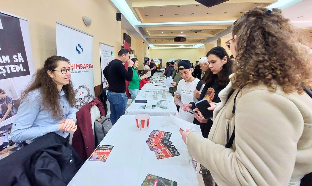 Târg de joburi în București: Șomajul nu mai face diferențe