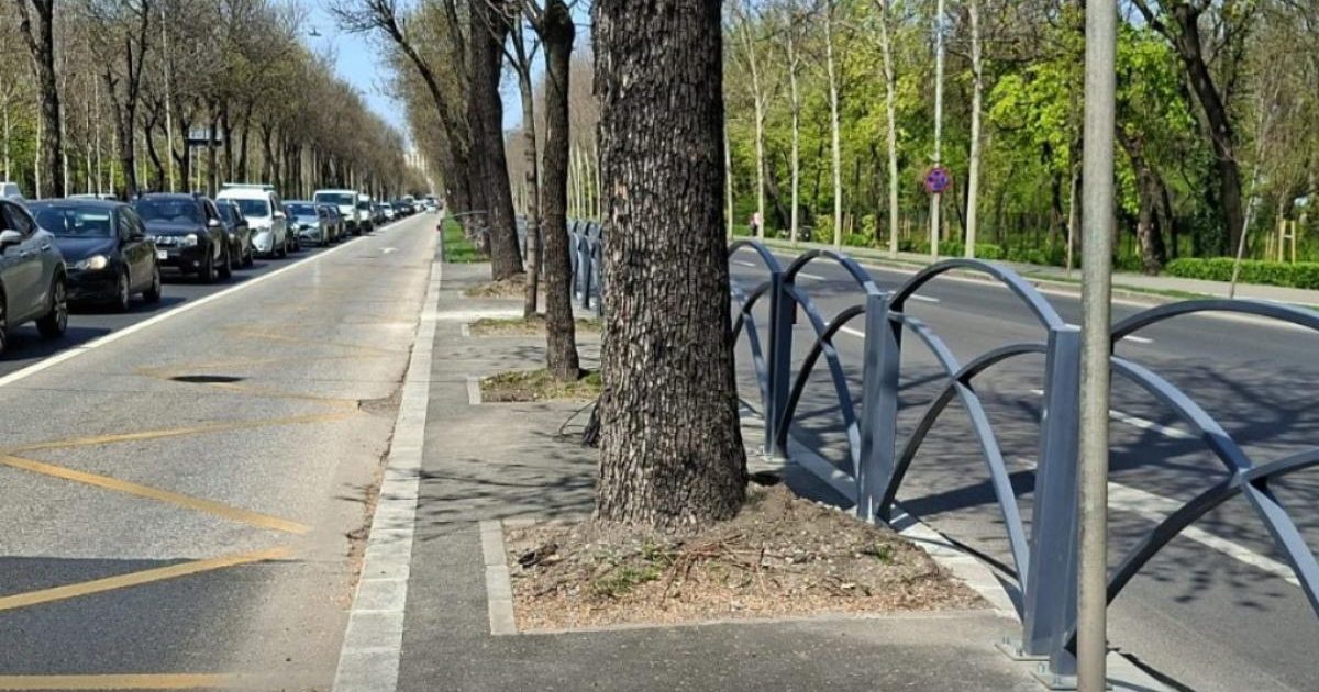 București: Autobuzele, pe bandă dedicată, de sâmbătă, pe un bulevard aglomerat