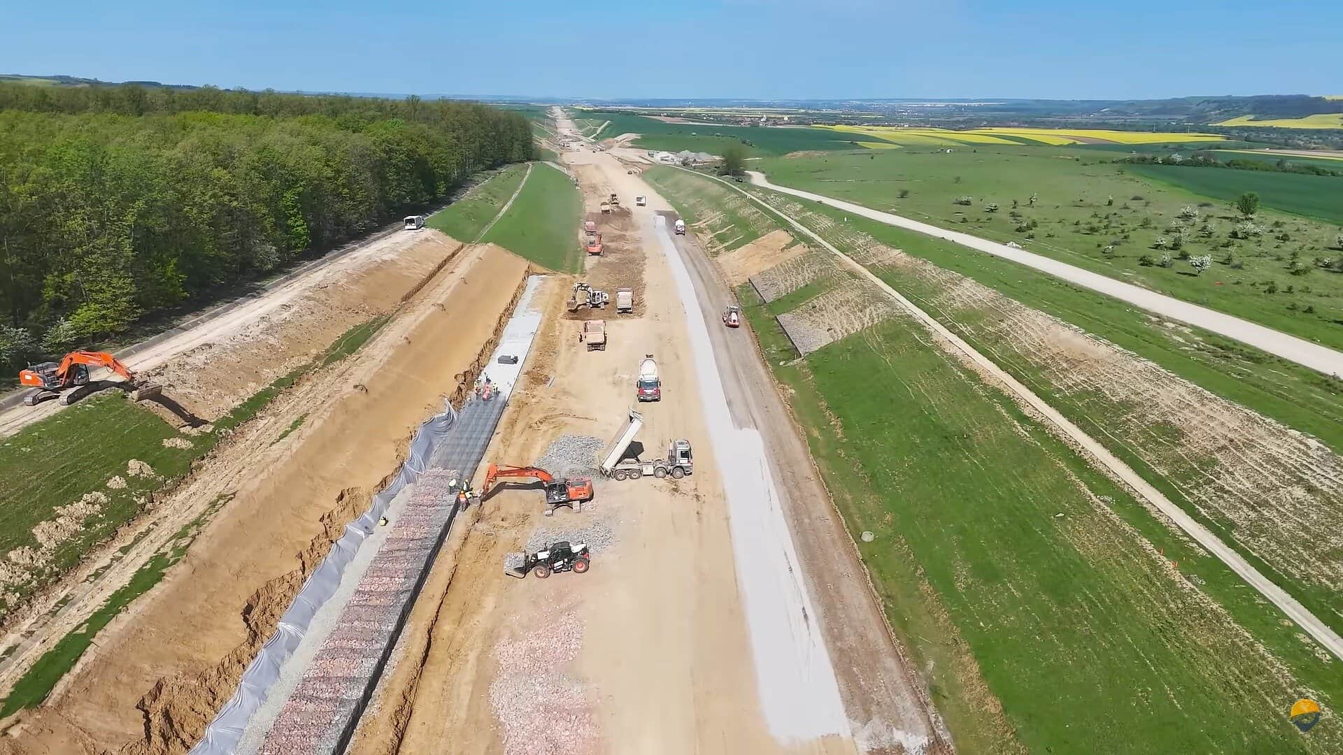 O asociere de firme din România și Bulgaria a câștigat licitația pentru construcția tronsonului 2 al autostrăzii A8, care va lega Iașiul de rețeaua europeană de autostrăzi
