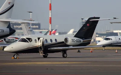 Lumina Sfântă, acasă: Avionul special a aterizat în România, direct din Orient