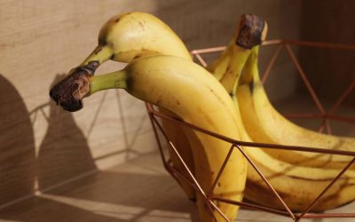 De ce NU mai ține banane în bol: Trucul genial să reziste mai mult