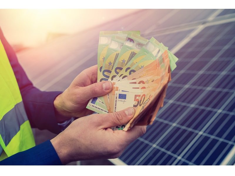 Fonduri UE 2026: Fermierii și antreprenorii români, acces la 20 mil. Euro pentru energie verde