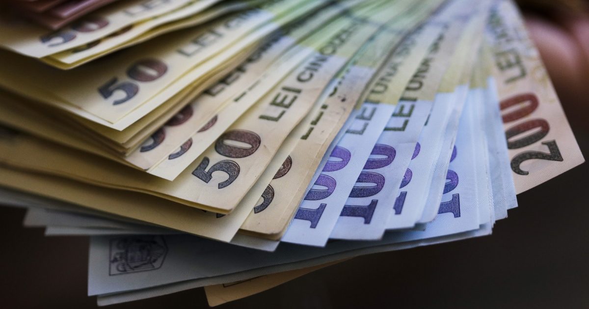 Magistrații cu vechime, pe cale să primească salarii MĂRITE cu 50%