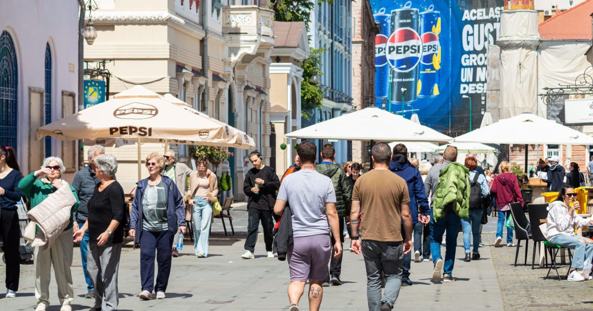 Mari diferențe între bărbați și femei: Cum stau în România la muncă
