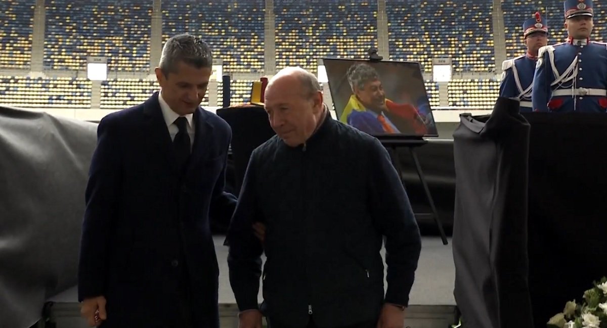 Fostul președinte Traian Băsescu a adus un omagiu lui Mircea Lucescu la Arena Națională, joi