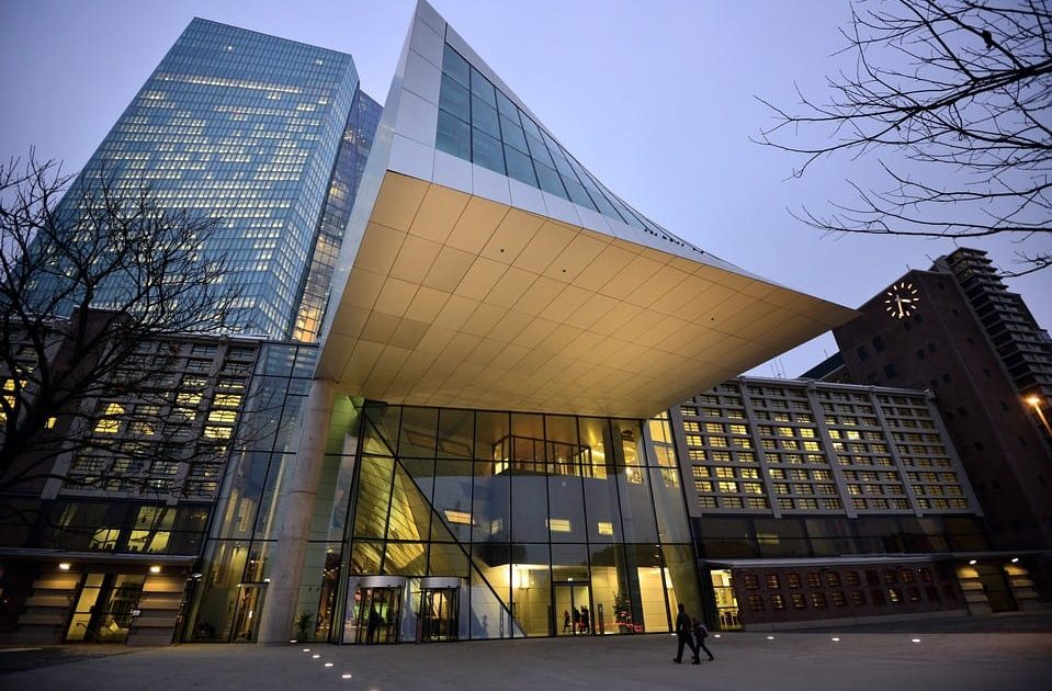 BCE: Criza geopolitică nu afectează profiturile băncilor din Zona Euro