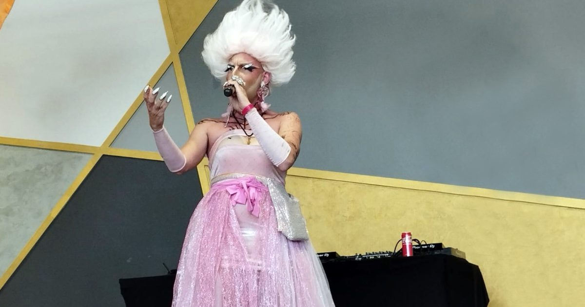 Beni Mihai, de la corul bisericii la Drag Queen rock: Povestea unui artist