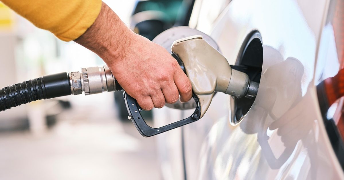 Unde găsești BENZINA cea mai ieftină în România? Ghidul prețurilor