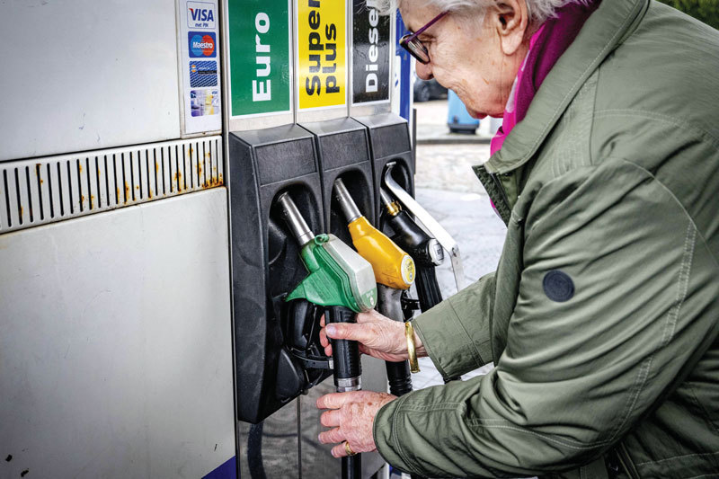 Proteste Fără Precedent în Irlanda: Poliția Declara Manifestațiile Ilegale