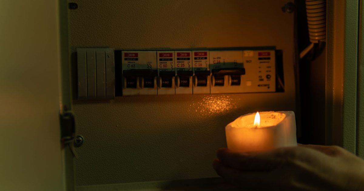 Curentul se taie în București și județe: Zonele și orele afectate în aprilie